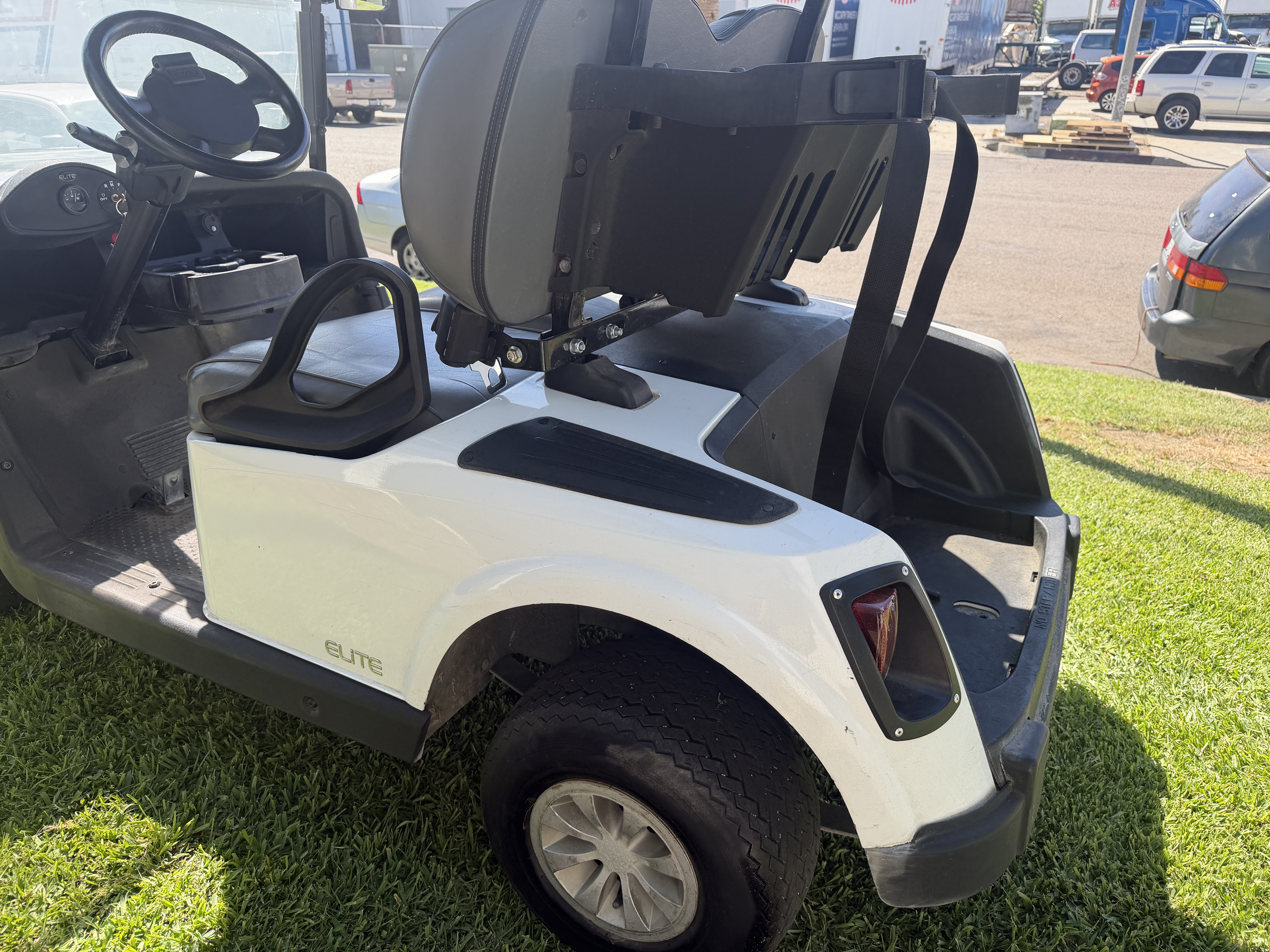 2022 E-Z-GO Freedom RXV STREET LEGAL