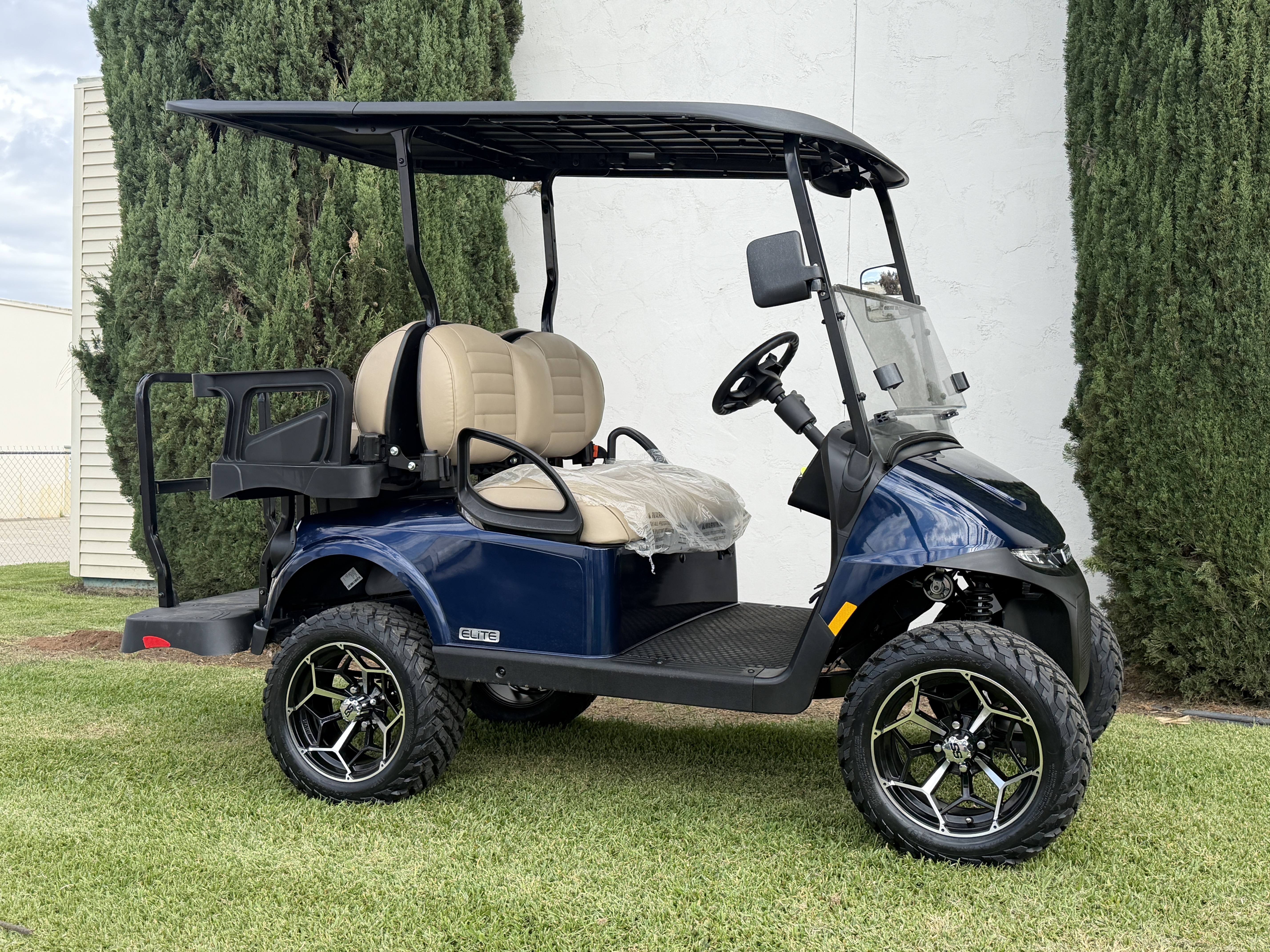 2027 E-Z-GO Freedom RXV ELiTE Lithium STREET LEGAL