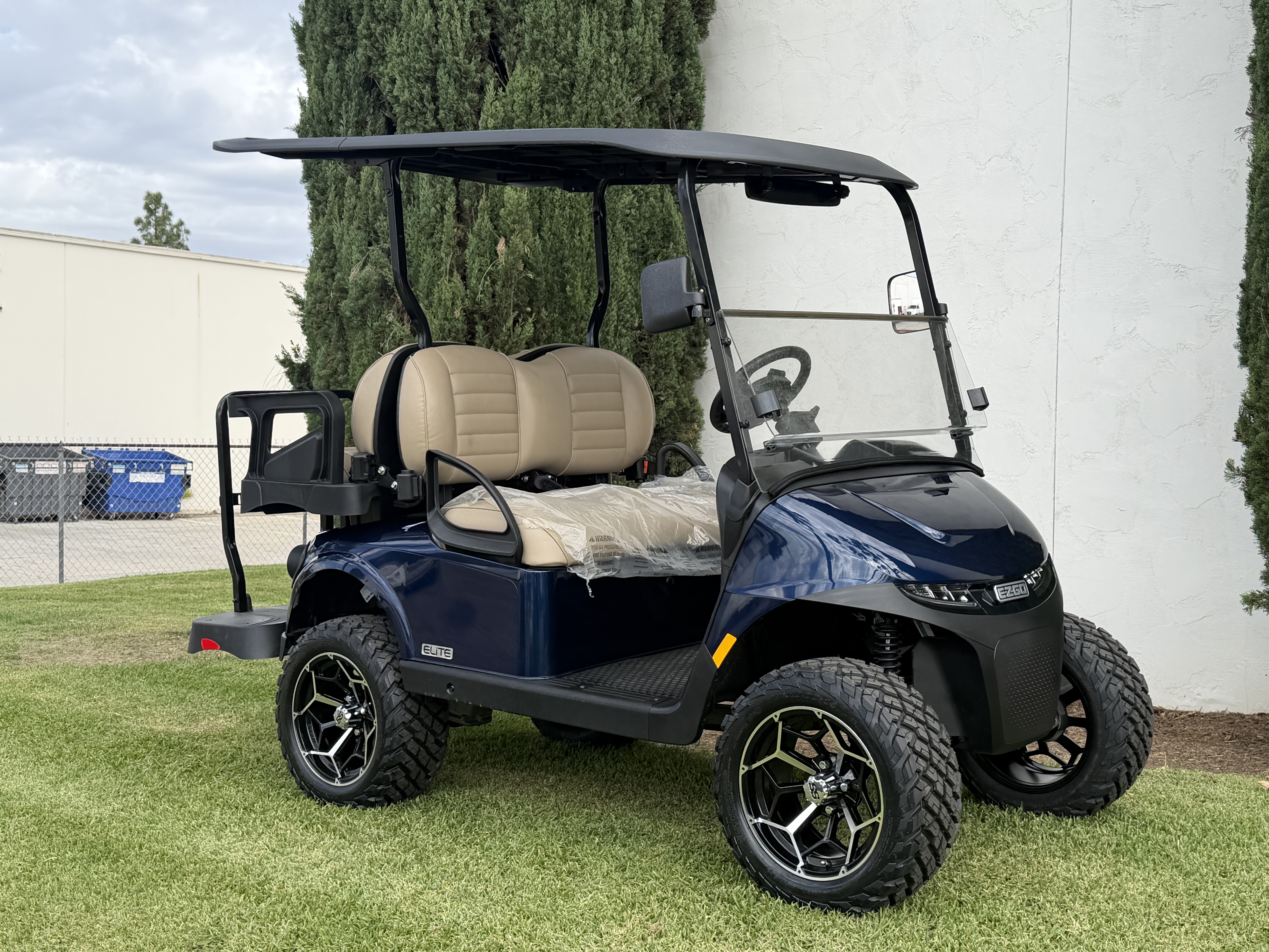 2027 E-Z-GO Freedom RXV ELiTE Lithium STREET LEGAL