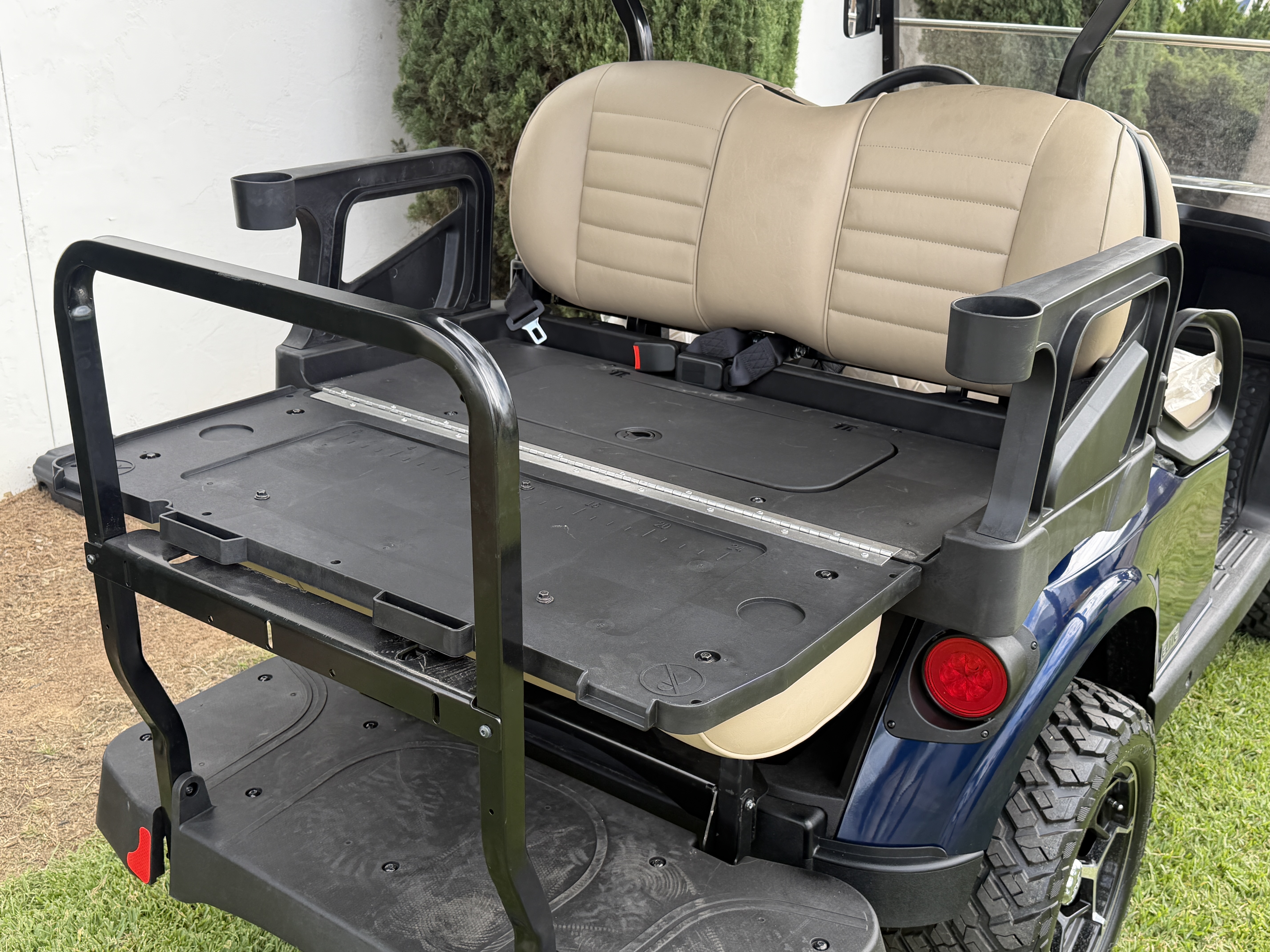 2027 E-Z-GO Freedom RXV ELiTE Lithium STREET LEGAL