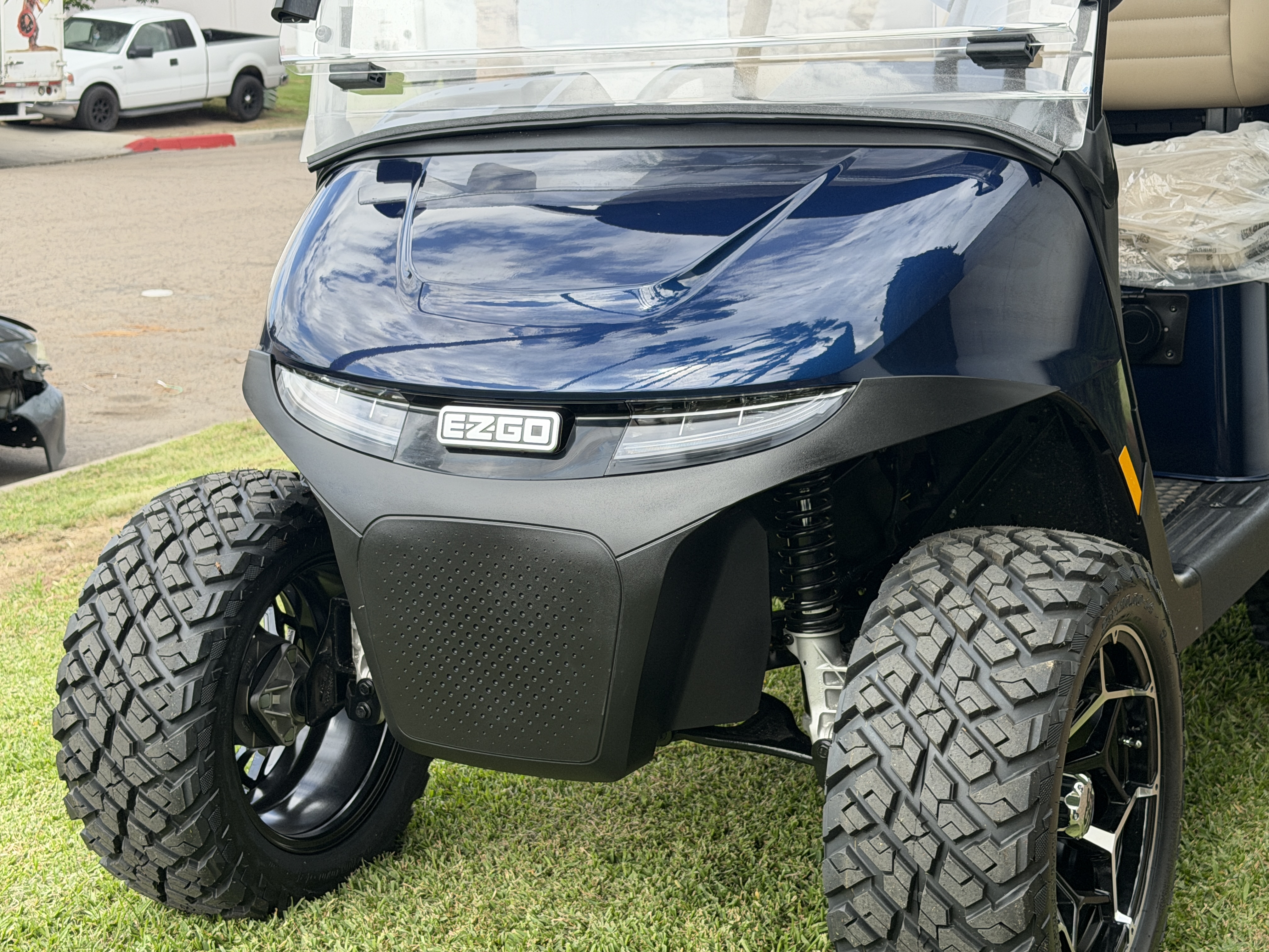 2027 E-Z-GO Freedom RXV ELiTE Lithium STREET LEGAL