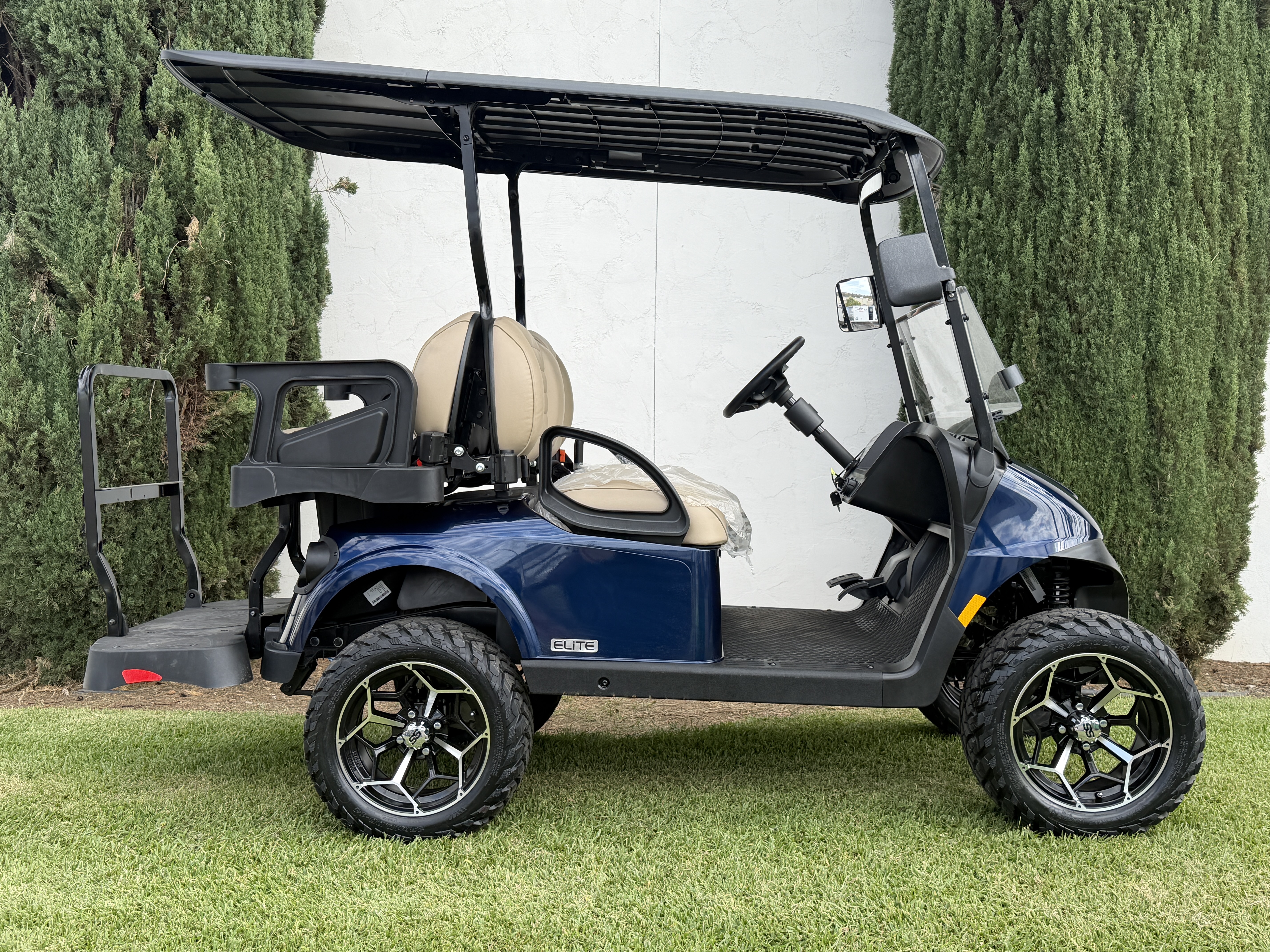 2027 E-Z-GO Freedom RXV ELiTE Lithium STREET LEGAL