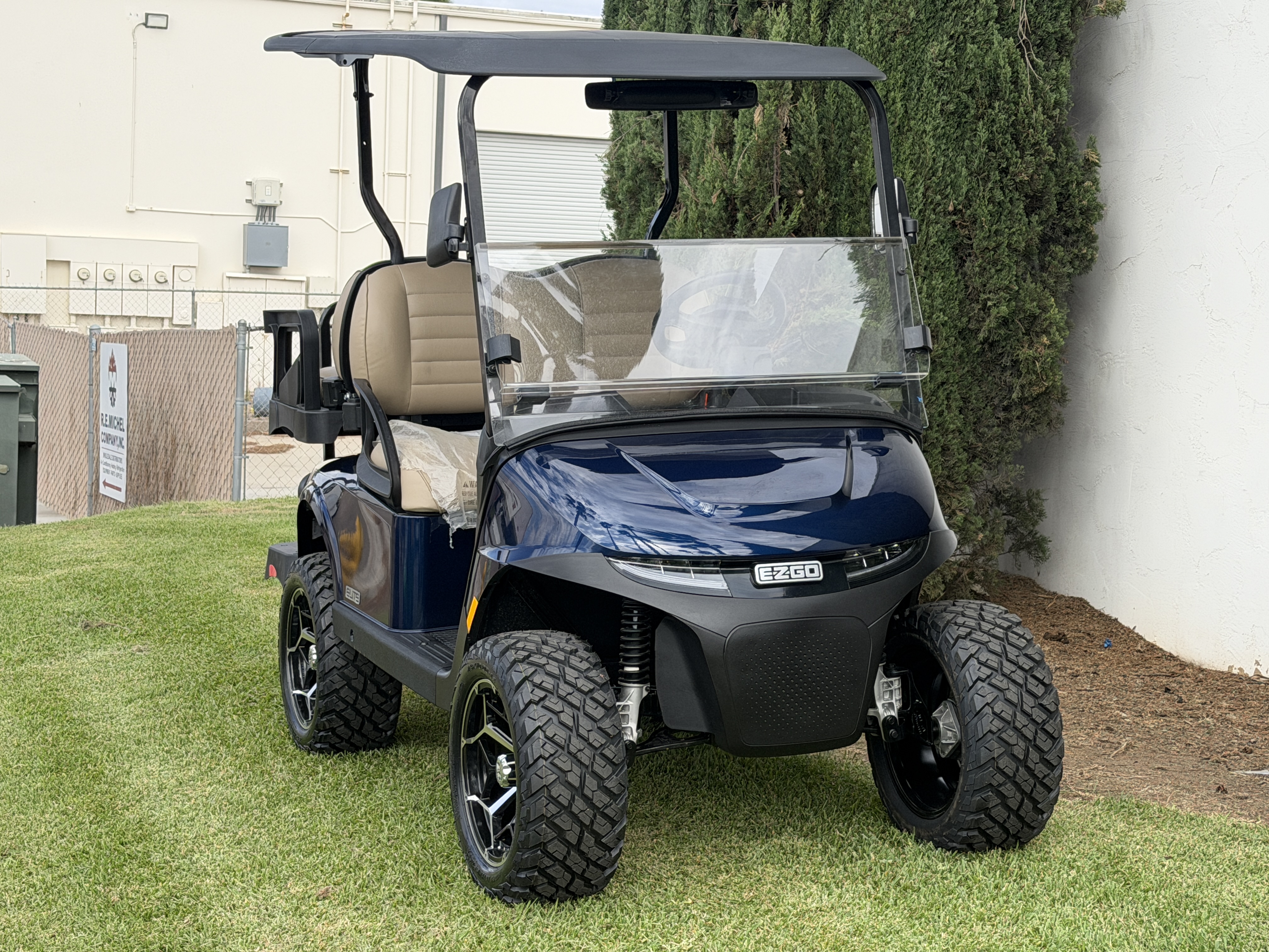 2027 E-Z-GO Freedom RXV ELiTE Lithium STREET LEGAL