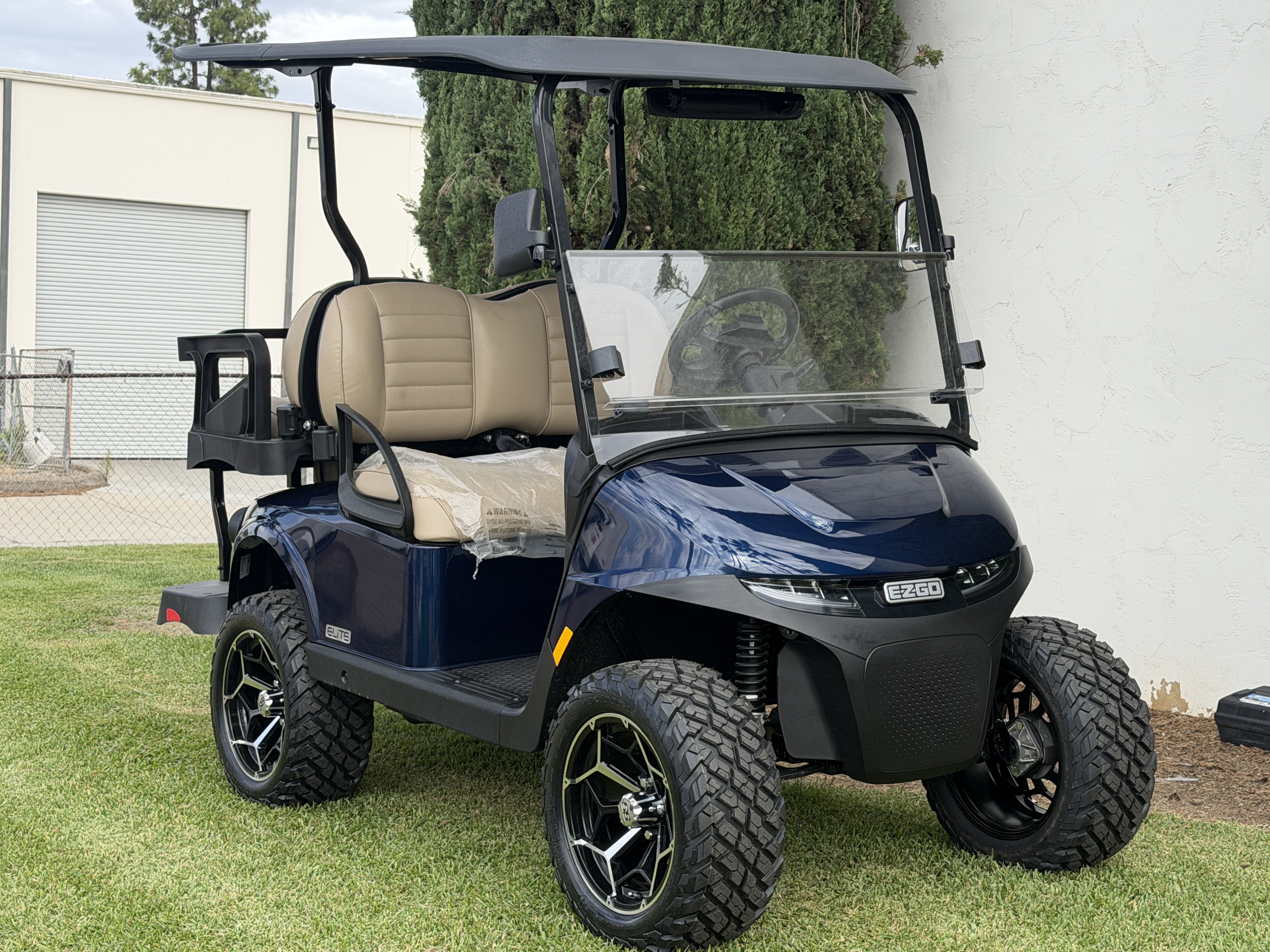 2027 E-Z-GO Freedom RXV ELiTE Lithium STREET LEGAL