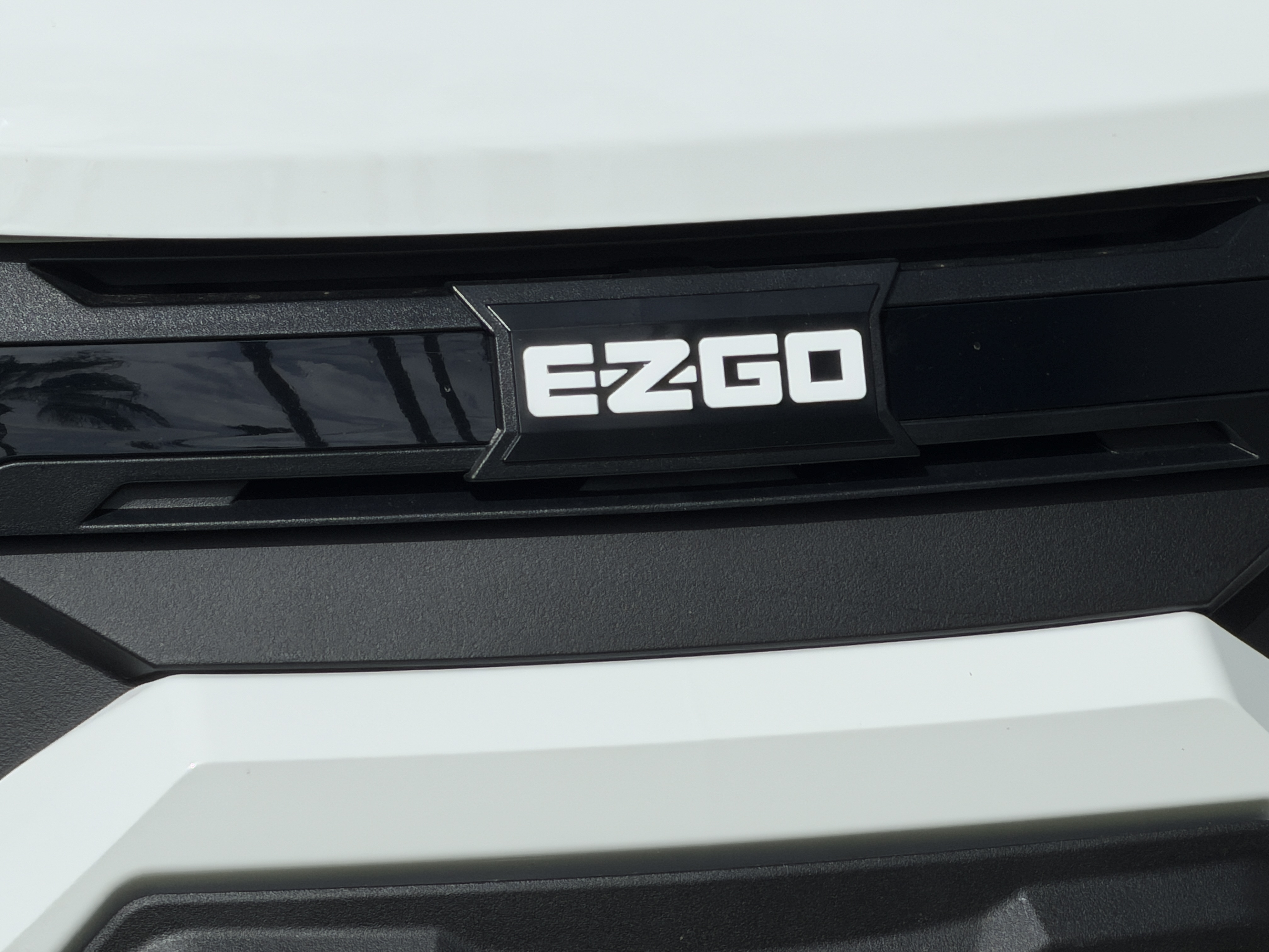 2027 E-Z-GO Liberty 4 X ELiTE Lithium Powertrain STREET LEGAL