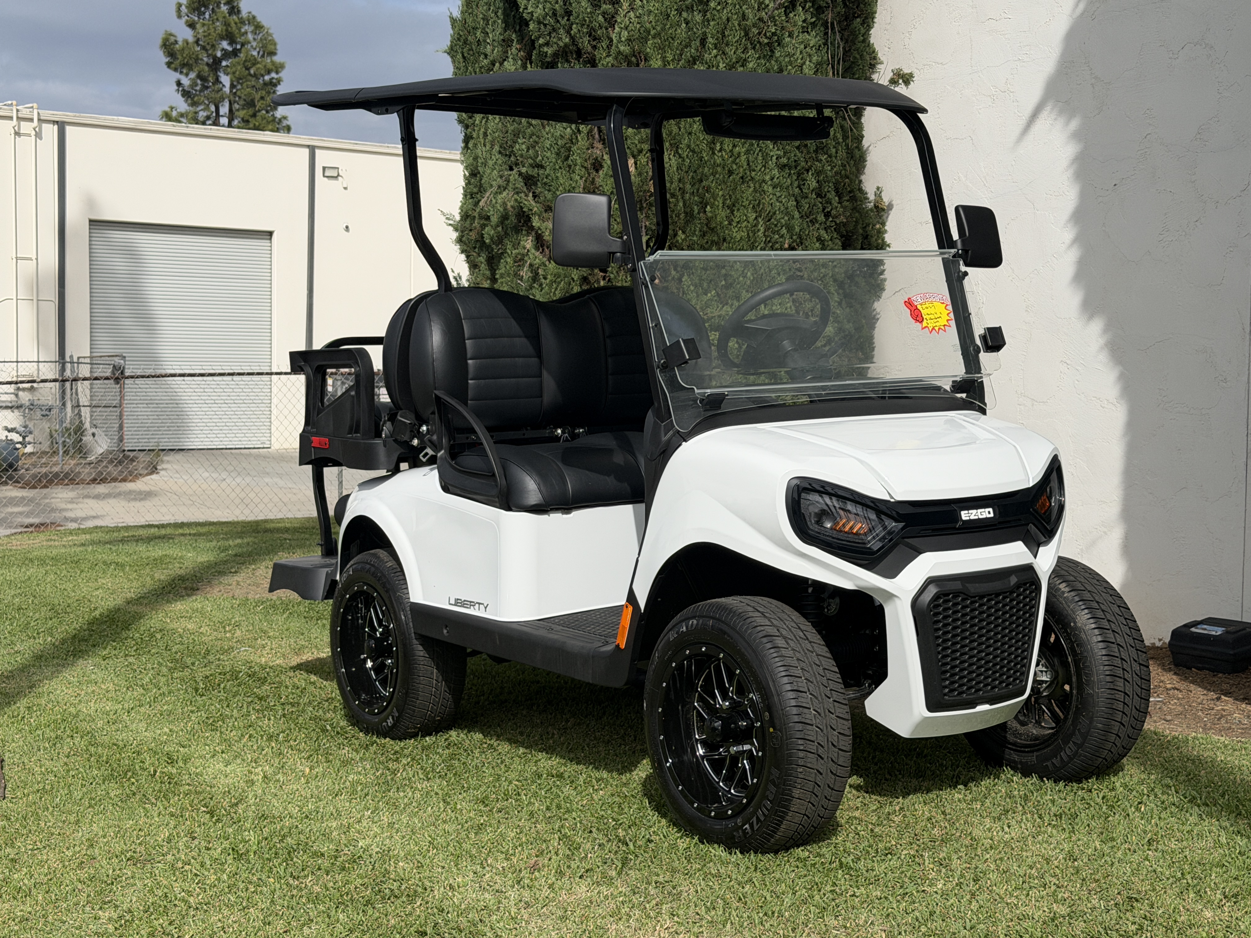 2027 E-Z-GO Liberty 4 X ELiTE Lithium Powertrain STREET LEGAL
