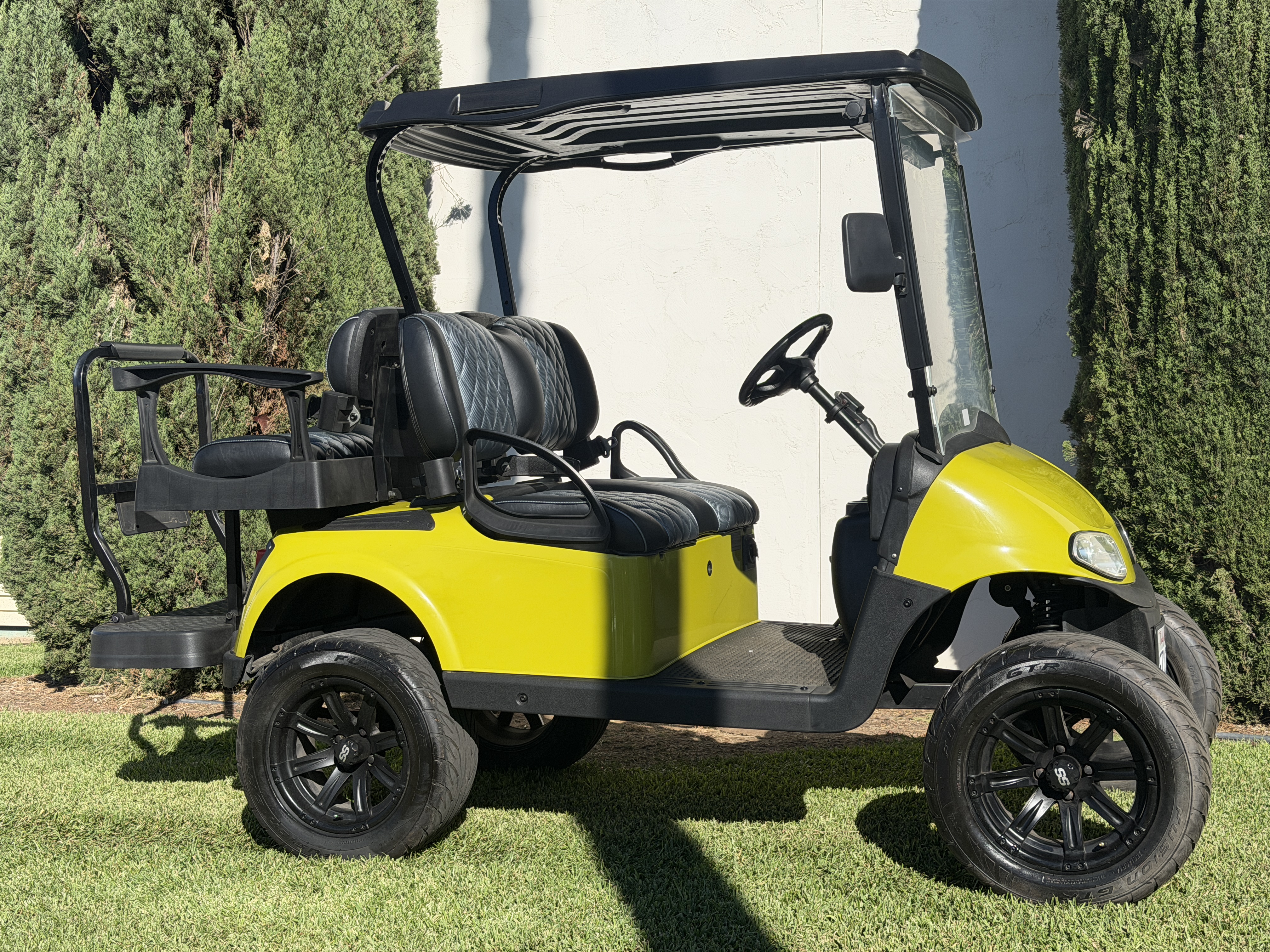 2020 E-Z-GO RXV STREET LEGAL